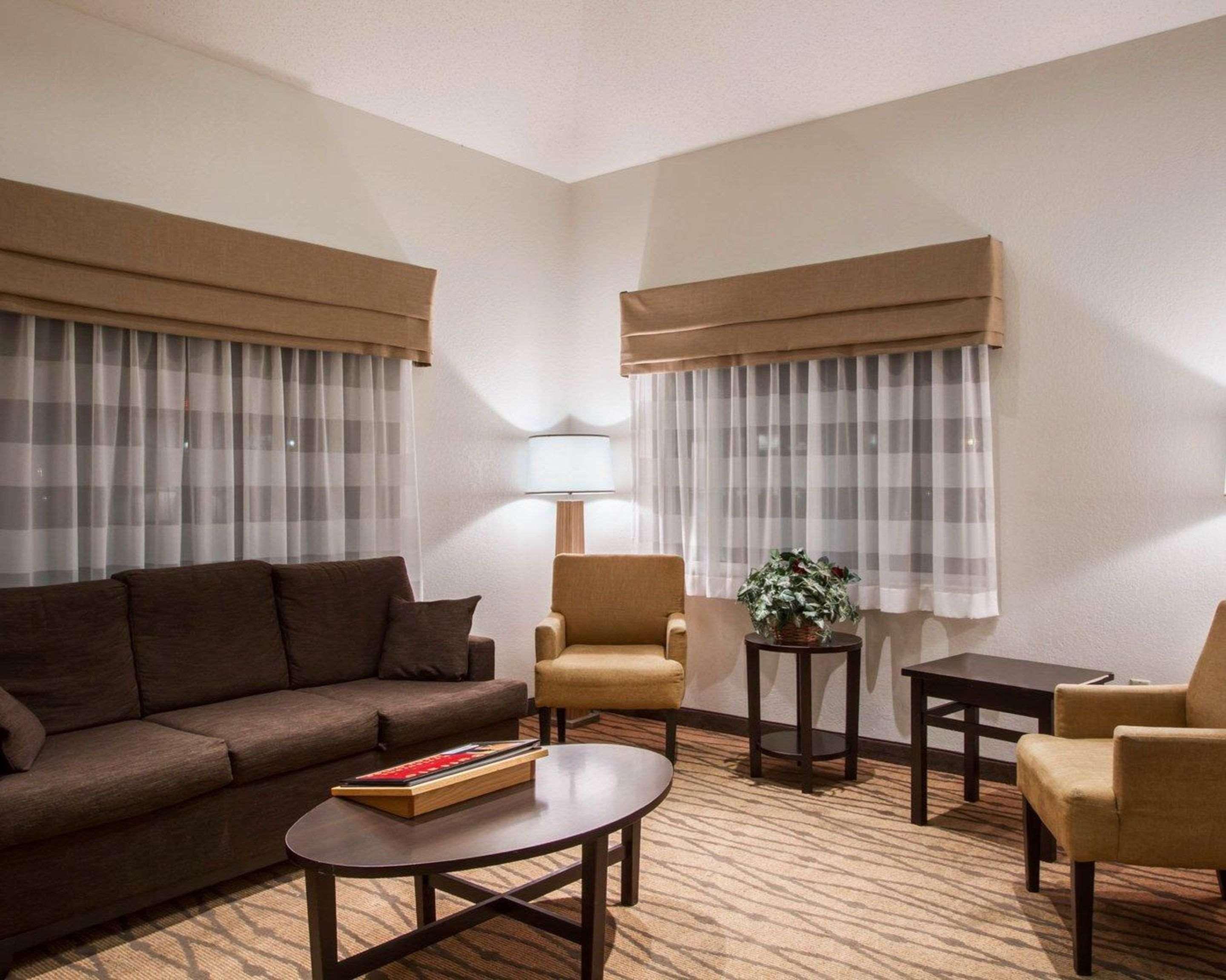 Sleep Inn & Suites Buffalo Airport Чийктоуага Екстериор снимка